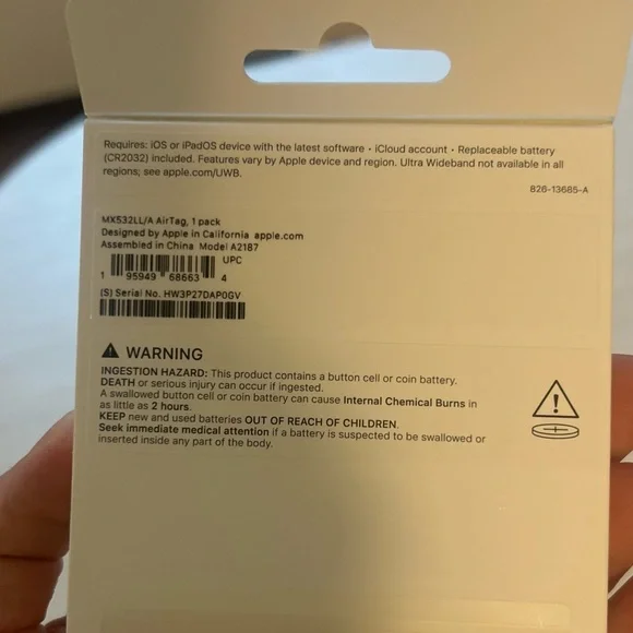 Apple AirTag in Sleek Silver and White - Picture 5 of 7